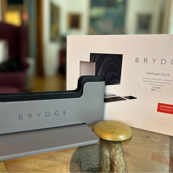 Brydge Vertical Dock for MacBook Pro 15” - Picture 1 of 7